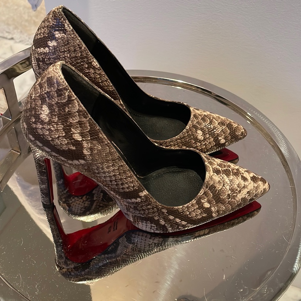 vivorosa snakeskin pumps brown